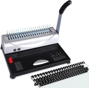 Comb binder machine with several comb spines in front of it